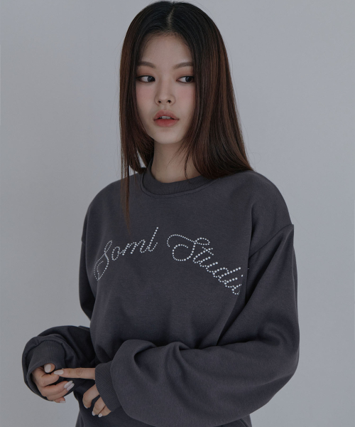5OML（オーオーエムエル）の「レタリングホットフィックススウェットシャツチャコール（スウェット・レディース・チャコール・FREE）」の2枚目の写真