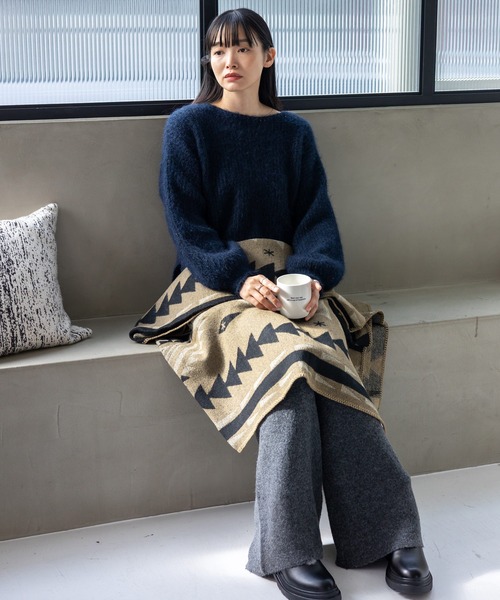 VitaFelice(ヴィータフェリーチェ)の「ブランケット風ポンチョ 大判サイズ 着る毛布 ひざ掛け(ポンチョ・レディース・ベージュ/ネイビー/オレンジ/ボルドー/ブラック/グレー・FREE)」の20枚目の写真