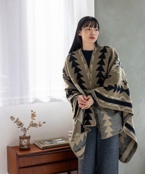 VitaFelice(ヴィータフェリーチェ)の「ブランケット風ポンチョ 大判サイズ 着る毛布 ひざ掛け(ポンチョ・レディース・ベージュ/ネイビー/オレンジ/ボルドー/ブラック/グレー・FREE)」の22枚目の写真
