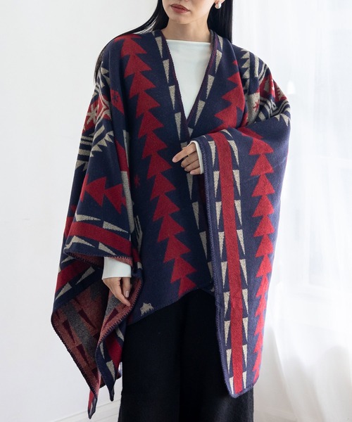 VitaFelice(ヴィータフェリーチェ)の「ブランケット風ポンチョ 大判サイズ 着る毛布 ひざ掛け(ポンチョ・レディース・ベージュ/ネイビー/オレンジ/ボルドー/ブラック/グレー・FREE)」の15枚目の写真