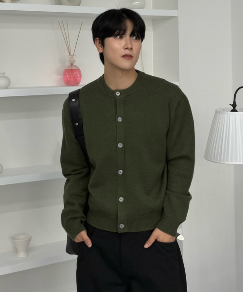HYOJI(ヒョージ)の「FW ウォッシャブルエッセンシャルラウンドクロップニットカーディガン (7カラー)(カーディガン/ボレロ・レディース・チャコール/ネイビー/ブラウン/レッド/ブラック/クリーム/ダークグリーン・M/L/XL/XXL/S)」の15枚目の写真