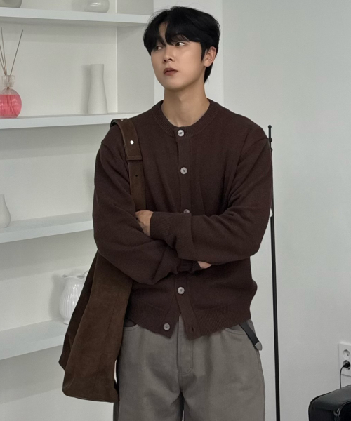 HYOJI(ヒョージ)の「FW ウォッシャブルエッセンシャルラウンドクロップニットカーディガン (7カラー)(カーディガン/ボレロ・レディース・チャコール/ネイビー/ブラウン/レッド/ブラック/クリーム/ダークグリーン・M/L/XL/XXL/S)」の13枚目の写真