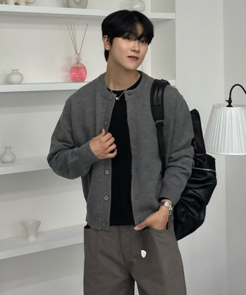 HYOJI(ヒョージ)の「FW ウォッシャブルエッセンシャルラウンドクロップニットカーディガン (7カラー)(カーディガン/ボレロ・レディース・チャコール/ネイビー/ブラウン/レッド/ブラック/クリーム/ダークグリーン・M/L/XL/XXL/S)」の11枚目の写真
