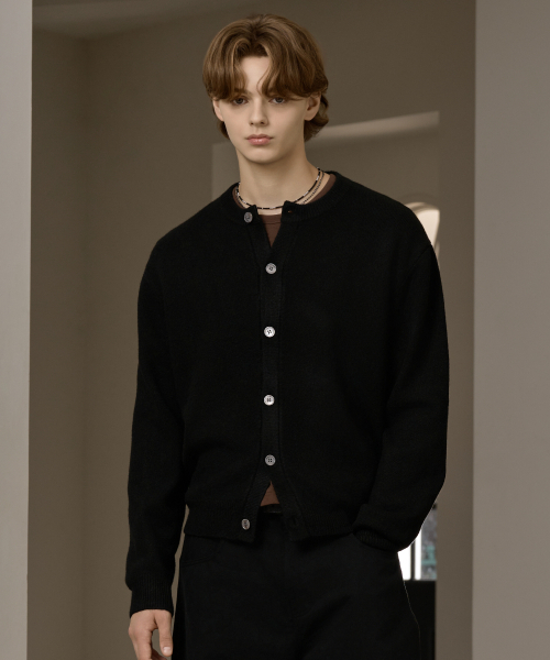 HYOJI(ヒョージ)の「FW ウォッシャブルエッセンシャルラウンドクロップニットカーディガン (7カラー)(カーディガン/ボレロ・レディース・チャコール/ネイビー/ブラウン/レッド/ブラック/クリーム/ダークグリーン・M/L/XL/XXL/S)」の9枚目の写真