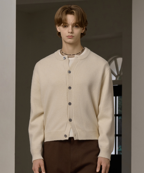 HYOJI(ヒョージ)の「FW ウォッシャブルエッセンシャルラウンドクロップニットカーディガン (7カラー)(カーディガン/ボレロ・レディース・チャコール/ネイビー/ブラウン/レッド/ブラック/クリーム/ダークグリーン・M/L/XL/XXL/S)」の20枚目の写真