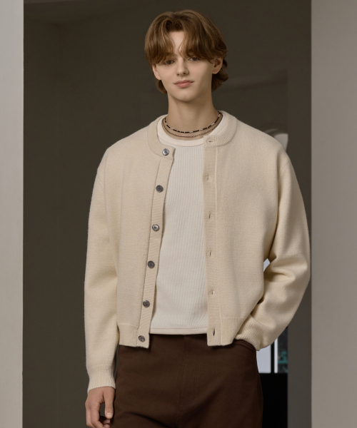 HYOJI(ヒョージ)の「FW ウォッシャブルエッセンシャルラウンドクロップニットカーディガン (7カラー)(カーディガン/ボレロ・レディース・チャコール/ネイビー/ブラウン/レッド/ブラック/クリーム/ダークグリーン・M/L/XL/XXL/S)」の19枚目の写真