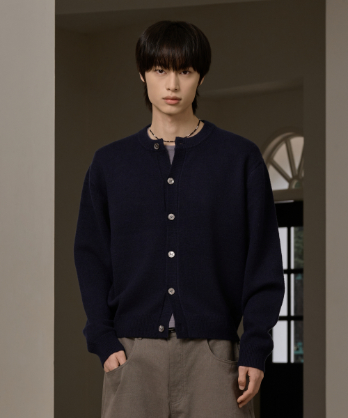 HYOJI(ヒョージ)の「FW ウォッシャブルエッセンシャルラウンドクロップニットカーディガン (7カラー)(カーディガン/ボレロ・レディース・チャコール/ネイビー/ブラウン/レッド/ブラック/クリーム/ダークグリーン・M/L/XL/XXL/S)」の18枚目の写真