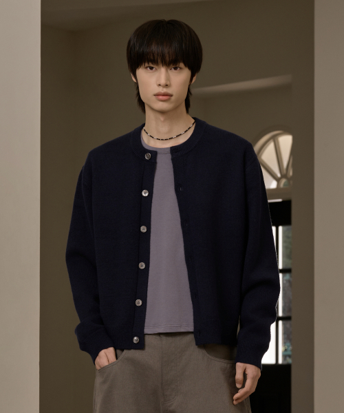 HYOJI(ヒョージ)の「FW ウォッシャブルエッセンシャルラウンドクロップニットカーディガン (7カラー)(カーディガン/ボレロ・レディース・チャコール/ネイビー/ブラウン/レッド/ブラック/クリーム/ダークグリーン・M/L/XL/XXL/S)」の17枚目の写真