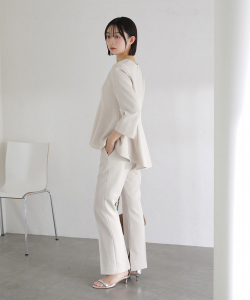 La TOTALITE（ラトータリテ）の「カーブネックフレアブラウス（シャツ/ブラウス・レディース・ベージュ/ネイビー/ライトグリーン・38/36）」の20枚目の写真