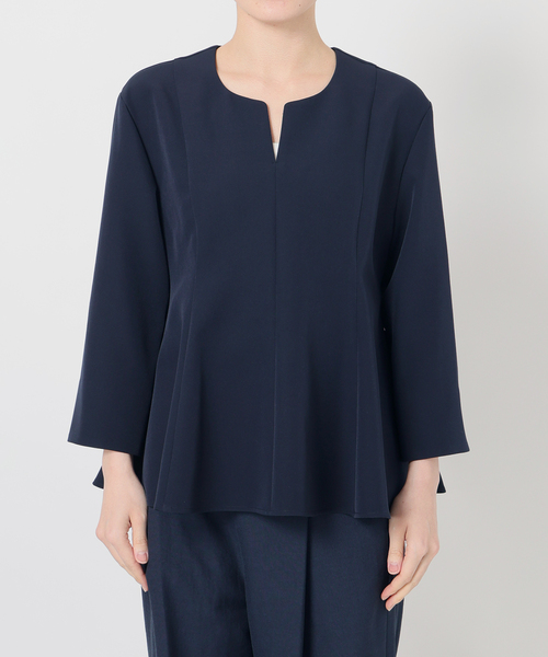 La TOTALITE（ラトータリテ）の「カーブネックフレアブラウス（シャツ/ブラウス・レディース・ベージュ/ネイビー/ライトグリーン・38/36）」の5枚目の写真