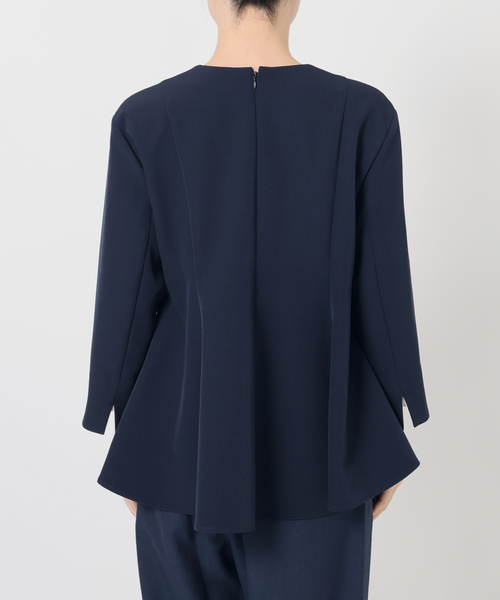 La TOTALITE（ラトータリテ）の「カーブネックフレアブラウス（シャツ/ブラウス・レディース・ベージュ/ネイビー/ライトグリーン・38/36）」の7枚目の写真