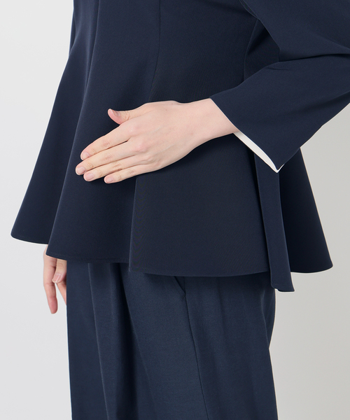 La TOTALITE（ラトータリテ）の「カーブネックフレアブラウス（シャツ/ブラウス・レディース・ベージュ/ネイビー/ライトグリーン・38/36）」の10枚目の写真