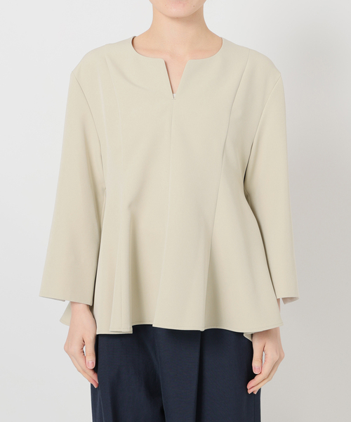 La TOTALITE（ラトータリテ）の「カーブネックフレアブラウス（シャツ/ブラウス・レディース・ベージュ/ネイビー/ライトグリーン・38/36）」の15枚目の写真