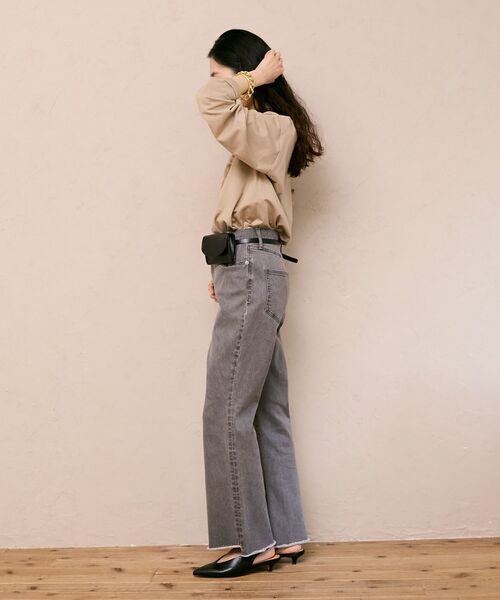 le.coeur blanc（ルクールブラン）の「ストレッチフレアデニムパンツ（デニムパンツ・レディース・グレー/ブルー・38/36）」の20枚目の写真