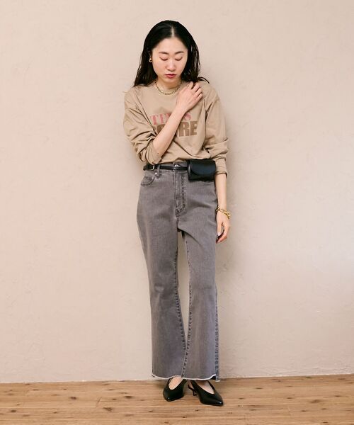 le.coeur blanc（ルクールブラン）の「ストレッチフレアデニムパンツ（デニムパンツ・レディース・グレー/ブルー・38/36）」の22枚目の写真