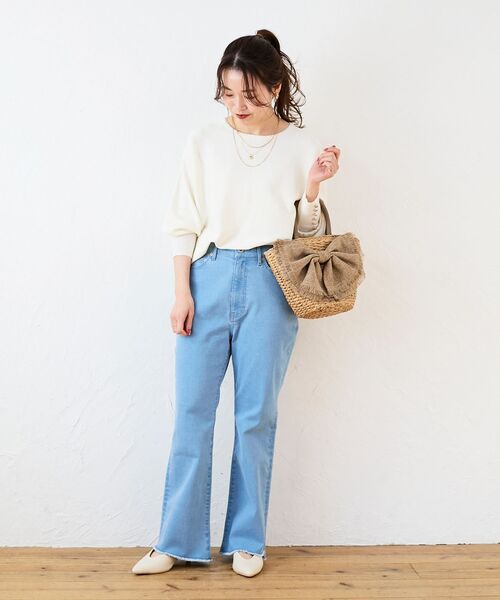 le.coeur blanc（ルクールブラン）の「ストレッチフレアデニムパンツ（デニムパンツ・レディース・グレー/ブルー・38/36）」の3枚目の写真