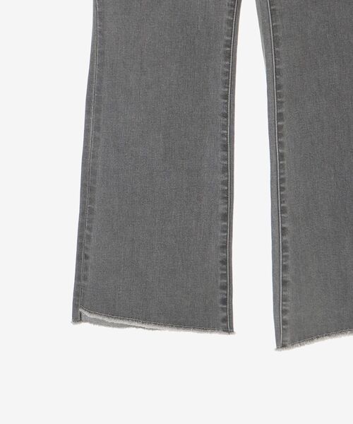 le.coeur blanc（ルクールブラン）の「ストレッチフレアデニムパンツ（デニムパンツ・レディース・グレー/ブルー・38/36）」の10枚目の写真