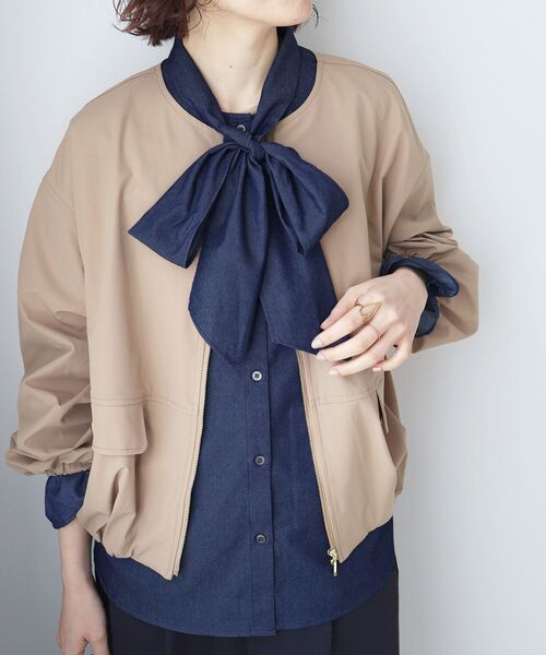 le.coeur blanc（ルクールブラン）の「デニムボウタイブラウス（シャツ/ブラウス・レディース・ブルー/サックスブルー・38）」の2枚目の写真