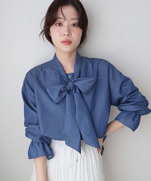 le.coeur blanc（ルクールブラン）の「デニムボウタイブラウス（シャツ/ブラウス・レディース・ブルー/サックスブルー・38）」の10枚目の写真