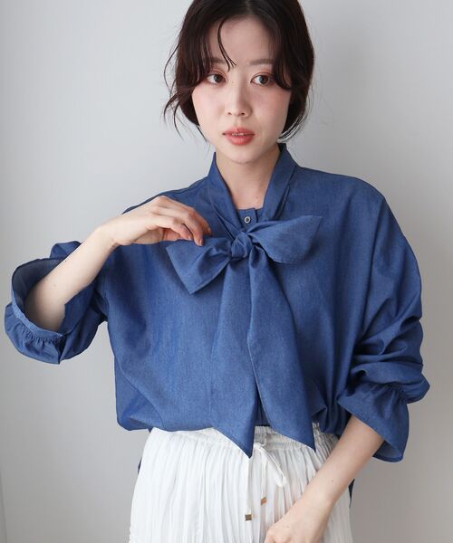 le.coeur blanc（ルクールブラン）の「デニムボウタイブラウス（シャツ/ブラウス・レディース・ブルー/サックスブルー・38）」の11枚目の写真