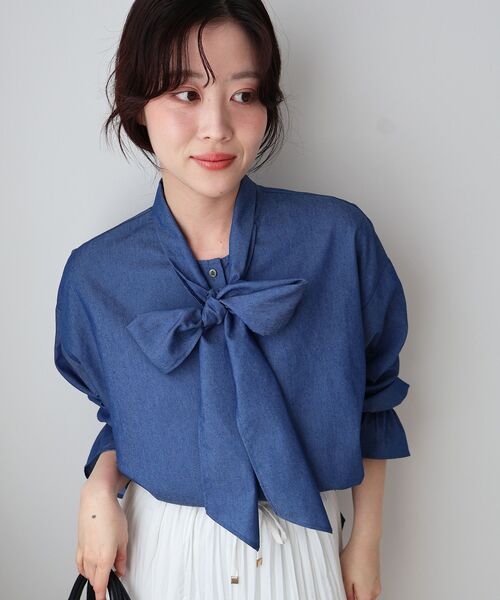 le.coeur blanc（ルクールブラン）の「デニムボウタイブラウス（シャツ/ブラウス・レディース・ブルー/サックスブルー・38）」の12枚目の写真