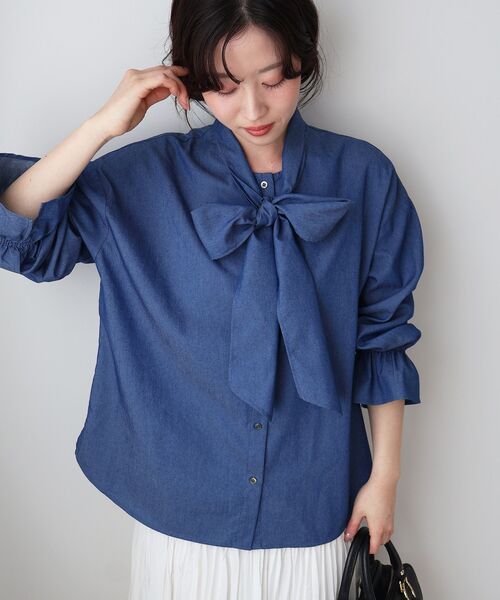 le.coeur blanc（ルクールブラン）の「デニムボウタイブラウス（シャツ/ブラウス・レディース・ブルー/サックスブルー・38）」の17枚目の写真
