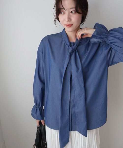 le.coeur blanc（ルクールブラン）の「デニムボウタイブラウス（シャツ/ブラウス・レディース・ブルー/サックスブルー・38）」の18枚目の写真