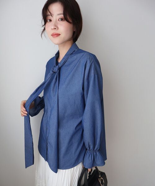 le.coeur blanc（ルクールブラン）の「デニムボウタイブラウス（シャツ/ブラウス・レディース・ブルー/サックスブルー・38）」の20枚目の写真