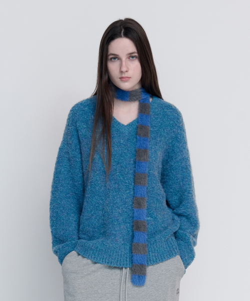 ROLAROLA(ロラロラ)の「LOOSE FIT V NECK KNIT BLUE(ニット/セーター・レディース・ブルー・FREE)」の2枚目の写真