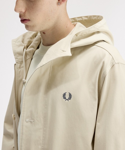 FRED PERRY（フレッドペリー）の「Groundsman Parka／グラウンズマンパーカジャケット（マウンテンパーカー・メンズ・オートミール・M/L/S）」の2枚目の写真