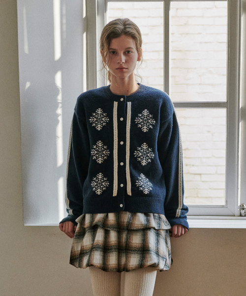 BELLOL（ベロエル）の「Snow flower cardigan NAVY（カーディガン/ボレロ・レディース・その他・FREE）」の5枚目の写真