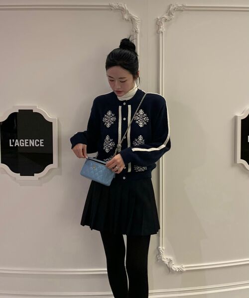 BELLOL（ベロエル）の「Snow flower cardigan NAVY（カーディガン/ボレロ・レディース・その他・FREE）」の3枚目の写真