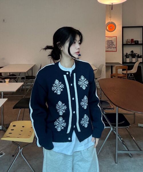 BELLOL（ベロエル）の「Snow flower cardigan NAVY（カーディガン/ボレロ・レディース・その他・FREE）」の4枚目の写真