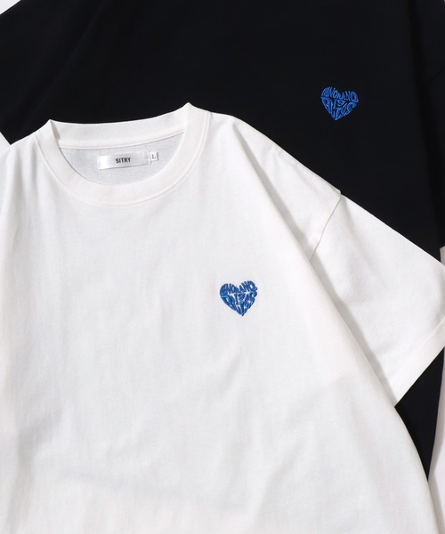 SITRY(シトリー)の「SITRY Heart Embroidery T-Shirt/別注 オーバーサイズ ハートロゴ ワンポイントラメ刺繍 半袖Tシャツ レディース メンズ(Tシャツ/カットソー・レディース・ホワイト/ブラック/ブラック系その他4/ブラック系その他5/ブラック系その他2/ブラック系その他3/ホワイト系その他4/ホワイト系その他5/ホワイト系その他2/ホワイト系その他3/ホワイト系その他/ブラック系その他・M/L/XL)」の4枚目の写真