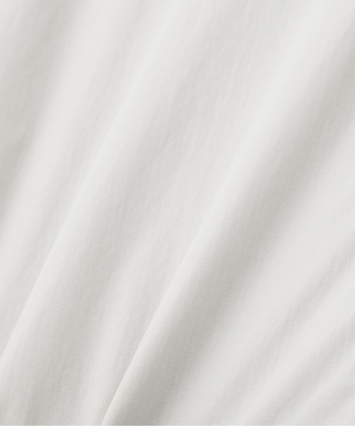 MARGARET HOWELL(マーガレットハウエル)の「RECYCLED NYLON COMPACT RIPSTOP(ステンカラーコート・レディース・ライトグレー/チャコール・2/1)」の11枚目の写真