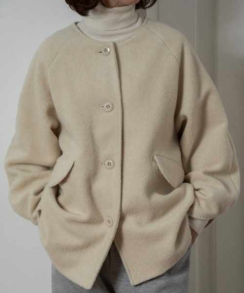 lawgy（ラウジー）の「muffler set sleeve cut coat / マフラーセットスリーブカットコート（ノーカラーコート・レディース・グレー/グリーン系その他/ホワイト・FREE）」の2枚目の写真