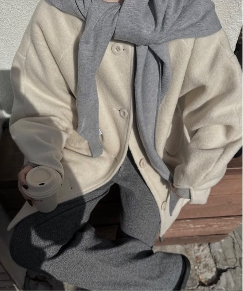 lawgy(ラウジー)の「muffler set sleeve cut coat / マフラーセットスリーブカットコート(ノーカラーコート・レディース・グレー/グリーン系その他/ホワイト・FREE)」の13枚目の写真
