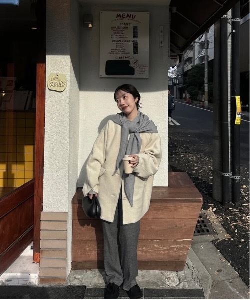 lawgy(ラウジー)の「muffler set sleeve cut coat / マフラーセットスリーブカットコート(ノーカラーコート・レディース・グレー/グリーン系その他/ホワイト・FREE)」の14枚目の写真