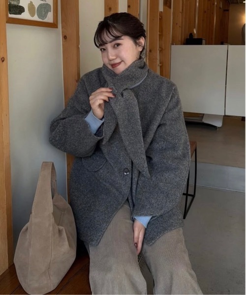 lawgy(ラウジー)の「muffler set sleeve cut coat / マフラーセットスリーブカットコート(ノーカラーコート・レディース・グレー/グリーン系その他/ホワイト・FREE)」の15枚目の写真