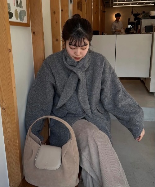 lawgy(ラウジー)の「muffler set sleeve cut coat / マフラーセットスリーブカットコート(ノーカラーコート・レディース・グレー/グリーン系その他/ホワイト・FREE)」の16枚目の写真