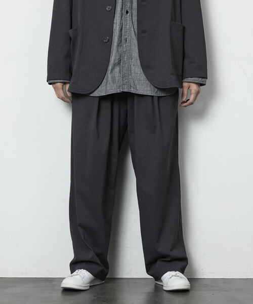 FREAK'S STORE(フリークスストア)の「AIRDRY HIGH TECH YARN エアドライ イージー ワイド スラックスパンツ リラックスフィット(スラックス・メンズ・ブラック/チャコールグレー/ブラウン・LARGE/MEDIUM/SMALL)」の17枚目の写真