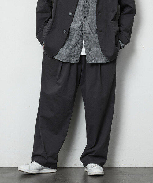 FREAK'S STORE(フリークスストア)の「AIRDRY HIGH TECH YARN エアドライ イージー ワイド スラックスパンツ リラックスフィット(スラックス・メンズ・ブラック/チャコールグレー/ブラウン・LARGE/MEDIUM/SMALL)」の18枚目の写真