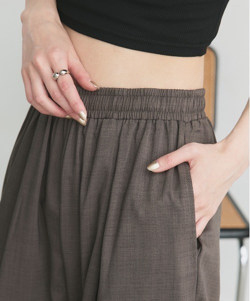 ad thie（アドティエ）の「フロントタック イージーワイドパンツ（スラックス・レディース・ダークブラウン/ブラック/グレー系・FREE）」の20枚目の写真