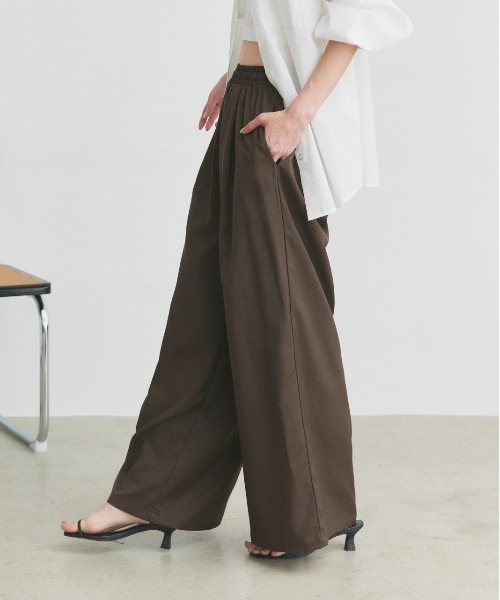 ad thie（アドティエ）の「フロントタック イージーワイドパンツ（スラックス・レディース・ダークブラウン/ブラック/グレー系・FREE）」の10枚目の写真