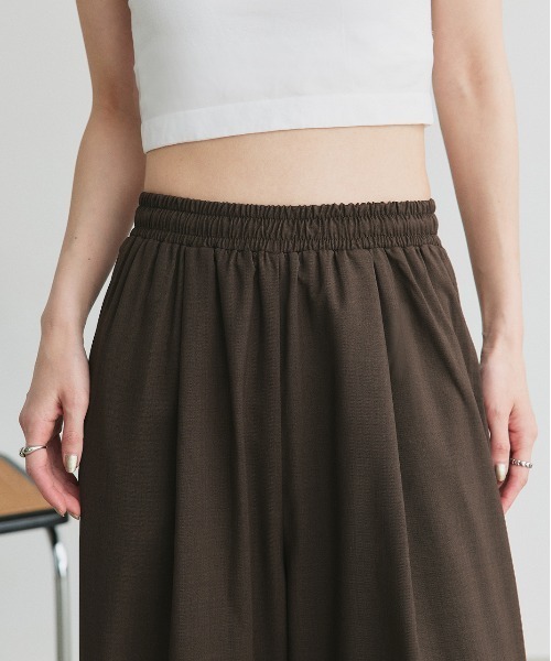 ad thie（アドティエ）の「フロントタック イージーワイドパンツ（スラックス・レディース・ダークブラウン/ブラック/グレー系・FREE）」の11枚目の写真