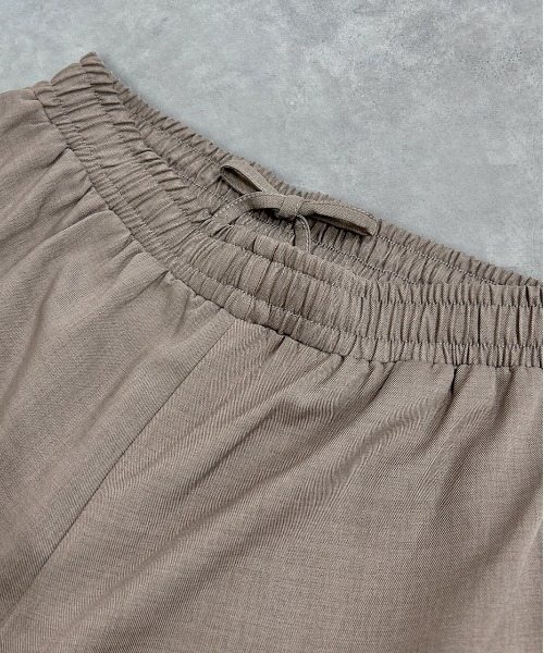 ad thie（アドティエ）の「フロントタック イージーワイドパンツ（スラックス・レディース・ダークブラウン/ブラック/グレー系・FREE）」の13枚目の写真