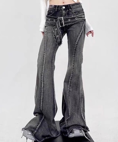 FUNdaysion(ファンデイション)の「ベルトデザインダメージフレアデニムパンツ(デニムパンツ・レディース・ブラック・L/M/S)」の1枚目の写真