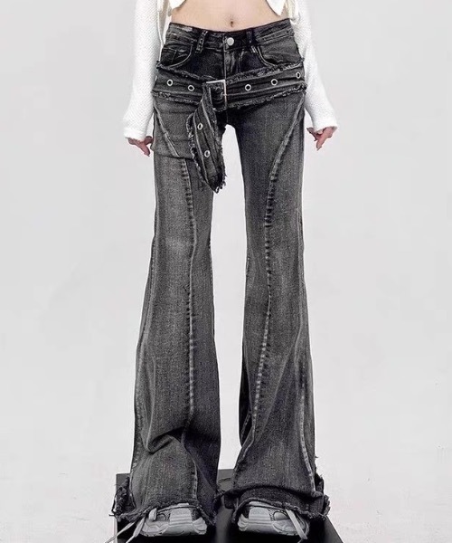 FUNdaysion(ファンデイション)の「ベルトデザインダメージフレアデニムパンツ(デニムパンツ・レディース・ブラック・L/M/S)」の5枚目の写真