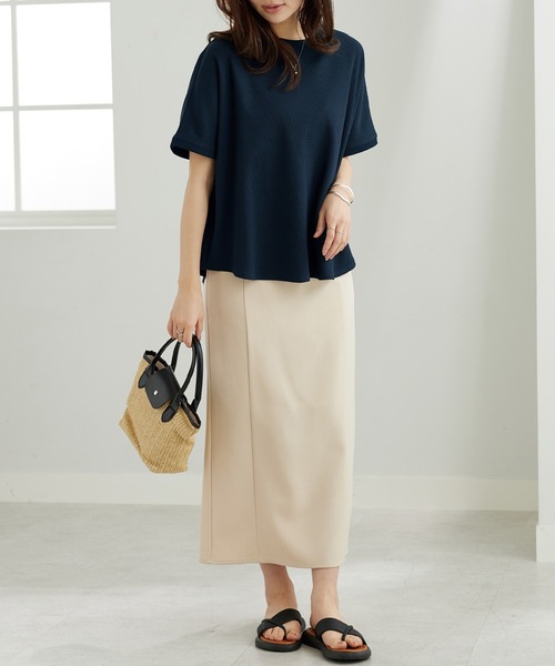 BELLUNA PLUS(ベルーナ)の「ドライワッフル素材ドルマンプルオーバー(Tシャツ/カットソー・レディース・ネイビー/ベージュ/アイボリー/セージグリーン・X-LARGE/LARGE/MEDIUM)」の11枚目の写真