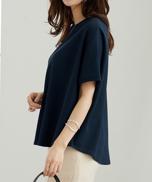 BELLUNA PLUS(ベルーナ)の「ドライワッフル素材ドルマンプルオーバー(Tシャツ/カットソー・レディース・ネイビー/ベージュ/アイボリー/セージグリーン・X-LARGE/LARGE/MEDIUM)」の10枚目の写真